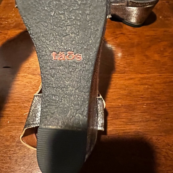 Taos Carousel  Low Heel Sandal Size 38 - Picture 8 of 11